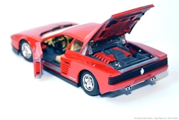 1:24 BBurago 1984 Ferrari Testarossa